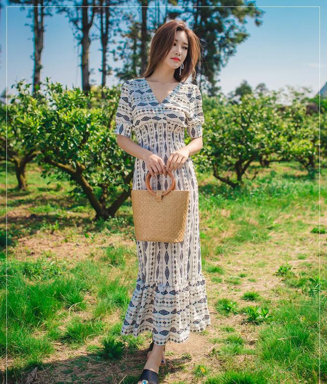 开运app韩国模特朴正允韩版夏日麻布菱形图案宽松半袖沙滩连衣裙网拍(图5)