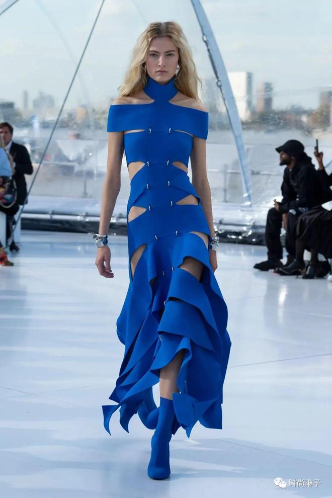 开运appAlexander McQueen 2023春夏女装系列以耶罗尼米斯·(图3)
